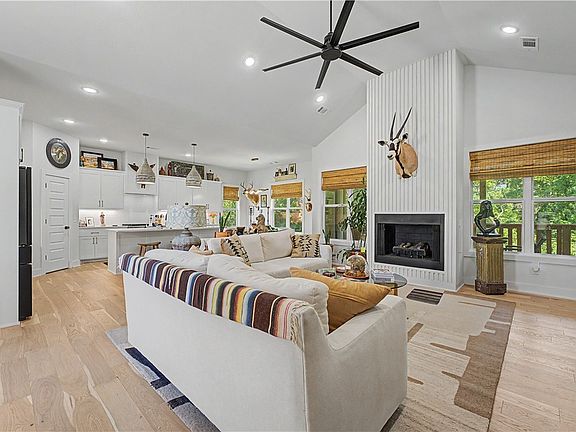 5th image of 2055 Collins Dr