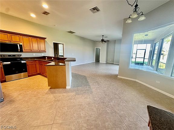 4th image of 12469 Pebble Stone Ct