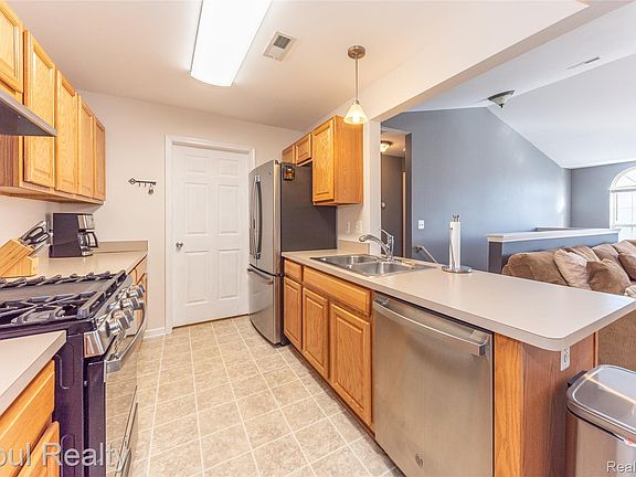 4th image of 11698 Farmington Rd