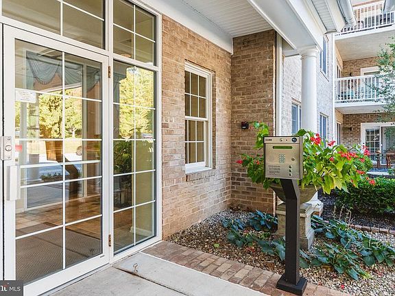 5th image of 215 Belmont Forest Ct Unit 304
