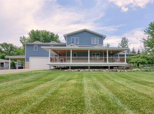1753 W Silverbell Rd, Orion, MI 48359