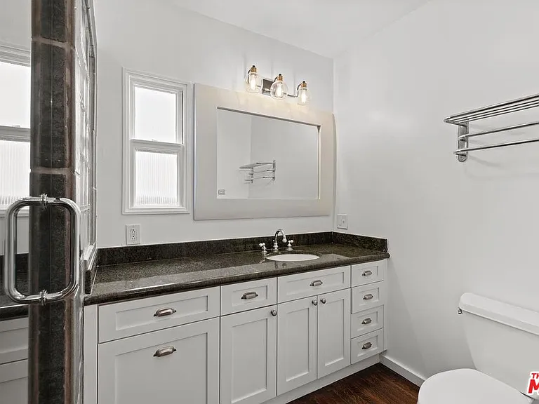 228 Rennie Ave — Photo 20