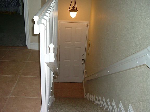 ENTRANCE STAIRCASE TO FIRST LEVEL