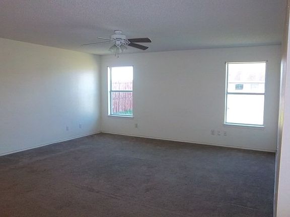 3rd image of 1100 Sun Valley St