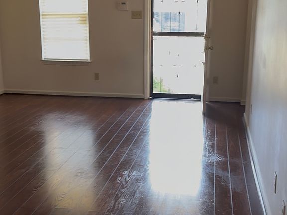 3rd image of 106 Autumn Branch Ln