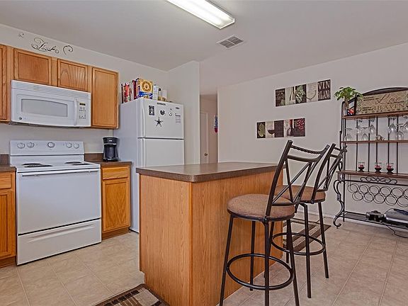 4th image of 2238 Midbury Dr