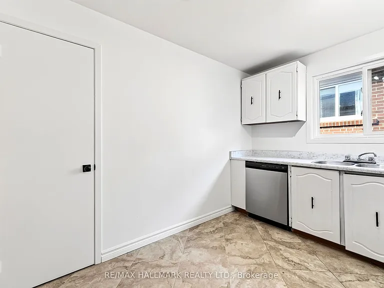 402 Kingston Rd — Photo 19