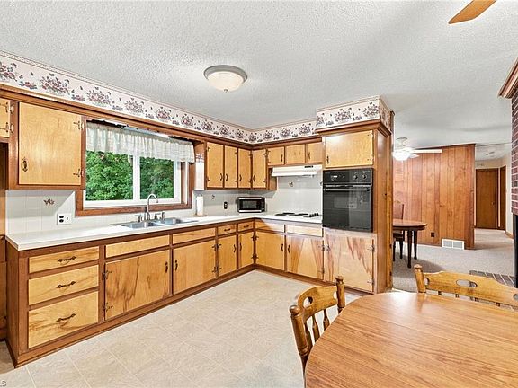 5th image of 3719 Crosland Rd