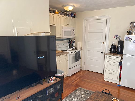 4th image of 8 Garrison Ave #7