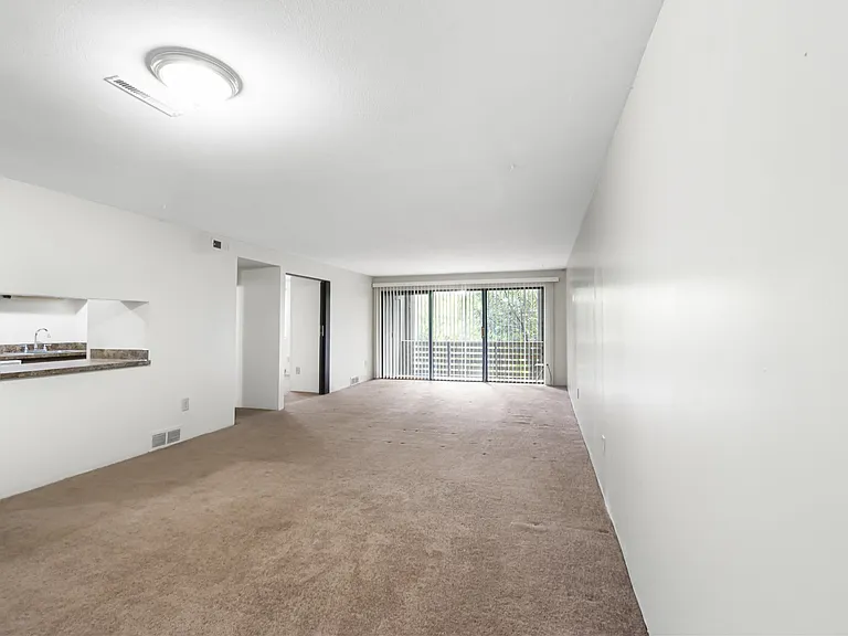 Greenwich Manor Apartments — Photo 74