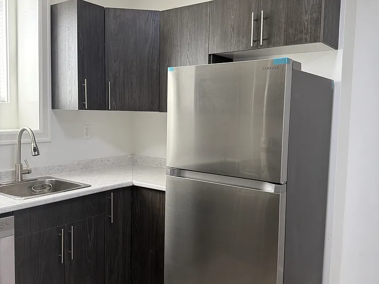 156 Barrett St — Photo 3