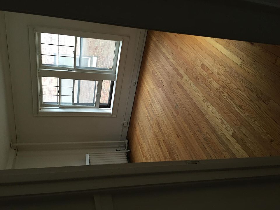 2nd image of 1303 N Cass St