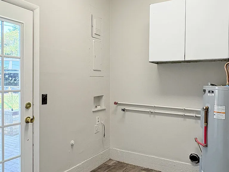 619 Lynnwood Way — Photo 16