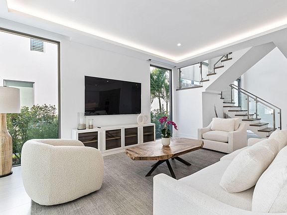 5th image of 406 Ocean One Ln