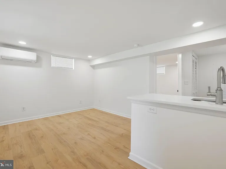 414 Madison Ct SE — Photo 10