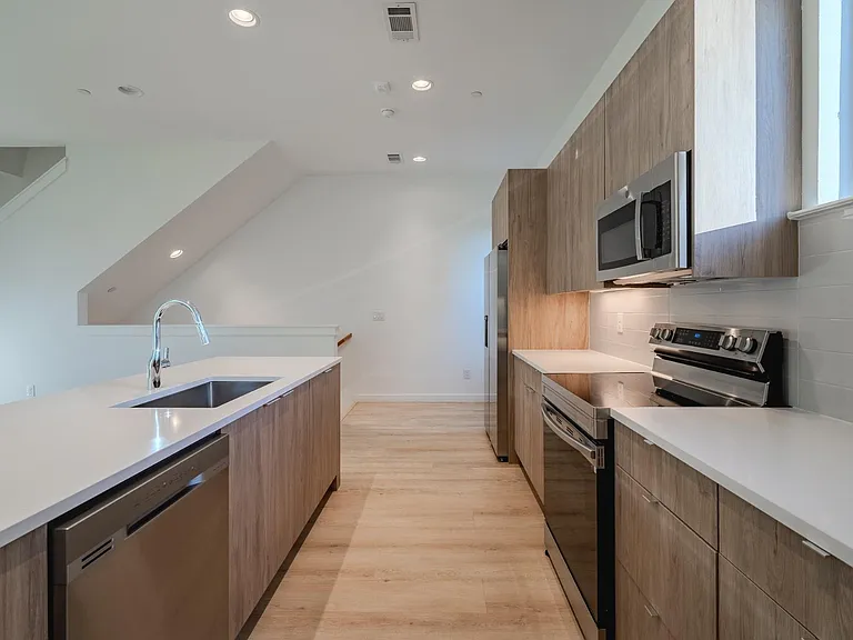 4911 Belmont Ave #13 — Photo 26