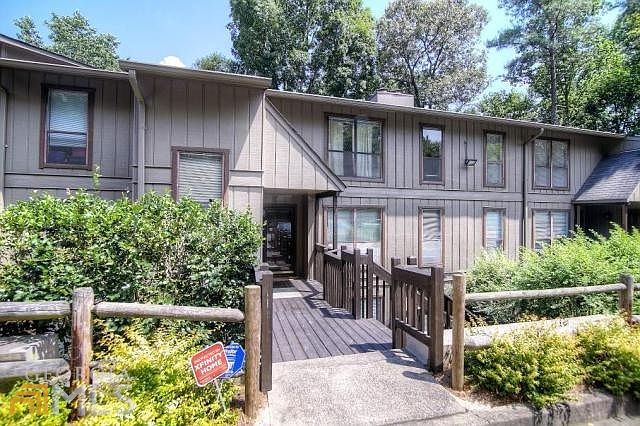 2nd image of 2208 Cumberland Ct SE