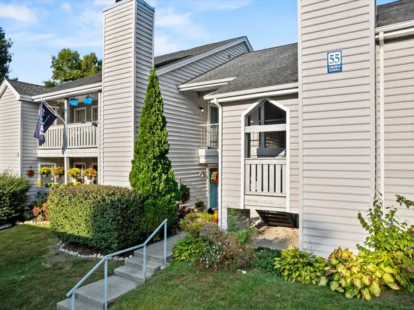 55 Crown Knoll Court APT 89, Groton, CT 06340