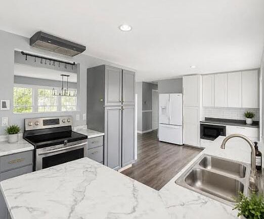 4th image of 2174 Holly Dr