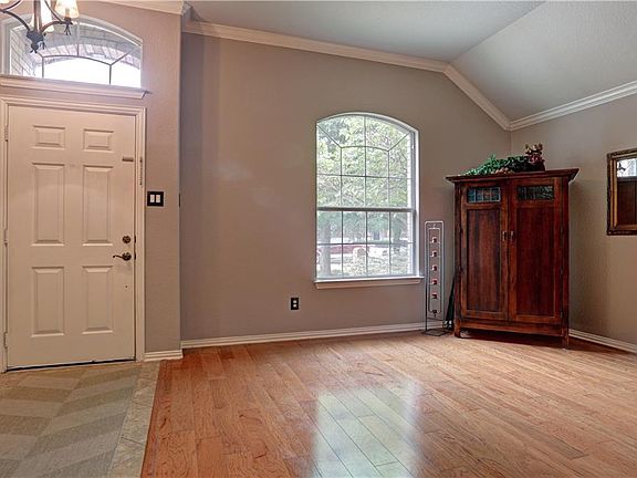 2nd image of 3313 Silent Oak Ln