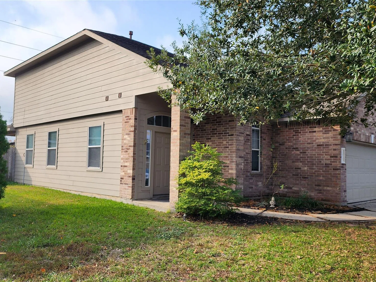 3 bed, 2.5 bath, 2069 sqft, $2,200 — Photo 3