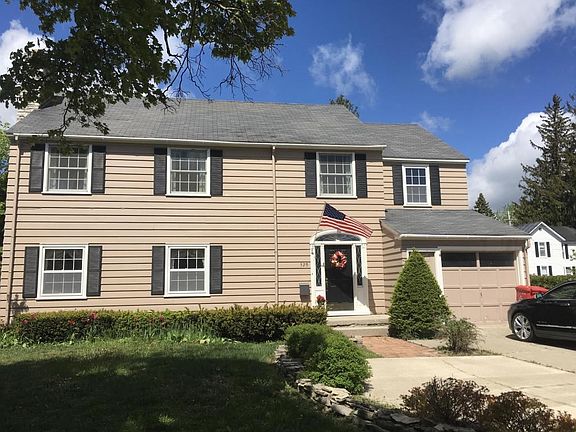 Beautiful in town neighborhood