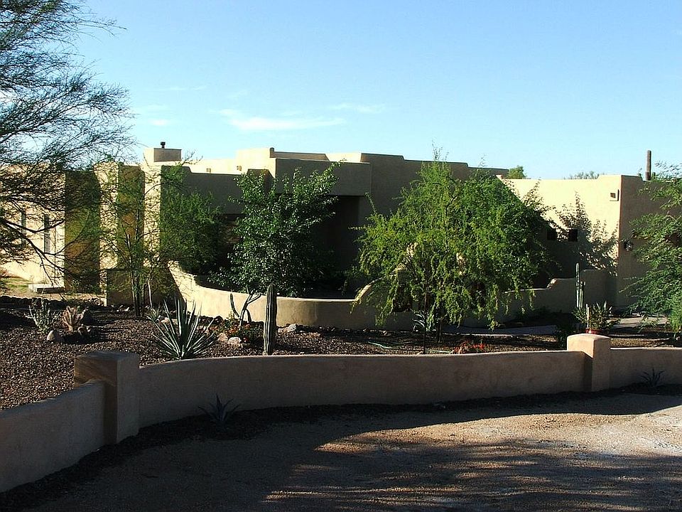 Side view w/ Landscaping