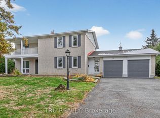 12 Apache Cres, Ottawa, ON K2E 6H7