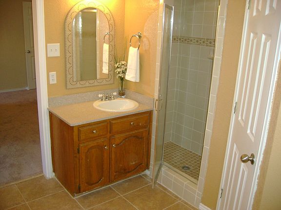 Completely Updated, Granite like counter(silestone)