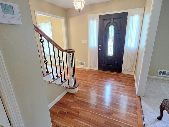 5th image of 582 Hastings Way