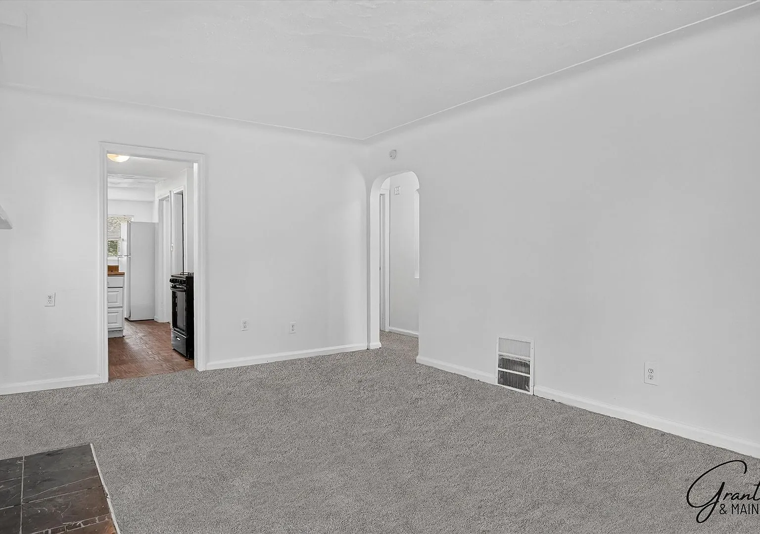 3 bedroom 1.5 bathroom bungalow - $1175 — Photo 3