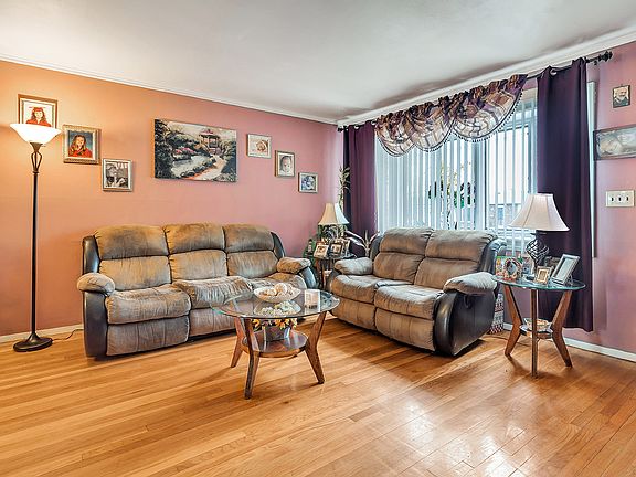 3rd image of 144 Brookfield Ave