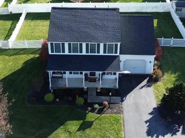 132 Meadow Hill Dr, York, PA 17402