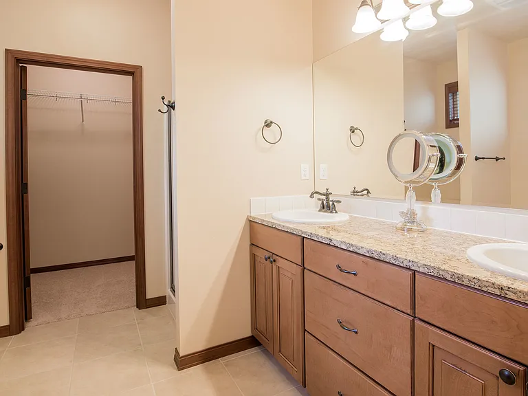 5565 Old Settler Dr — Photo 13