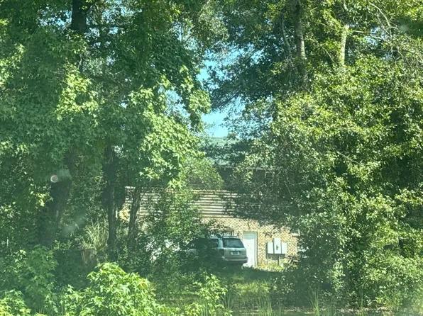 900 Knob Creek Dr, Ellabell, GA 31308