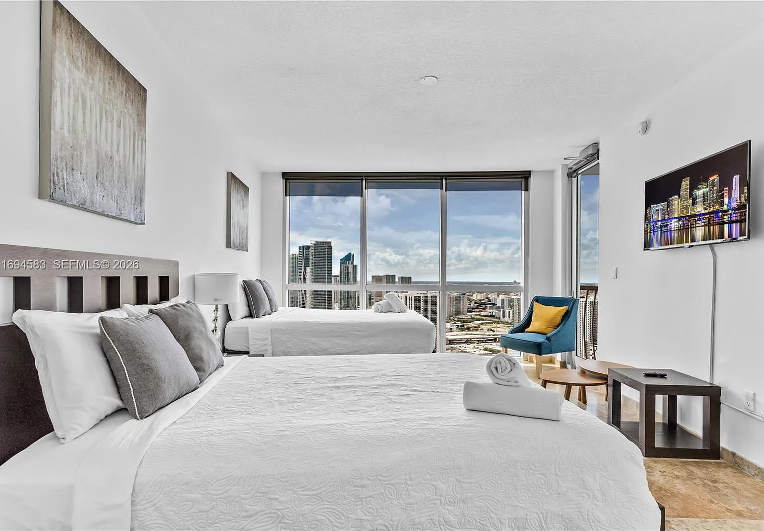 Opera Tower Condo — Photo 3