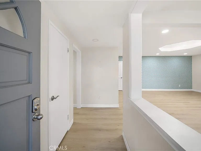 912 W Hill Ave — Photo 4