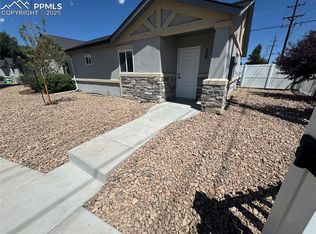 28 Shangra La Dr, Colorado Springs, CO 80907