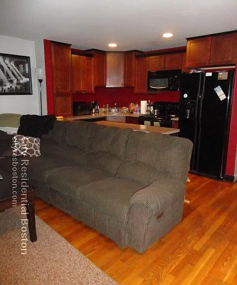 153 W 6th St #1 — Photo 3