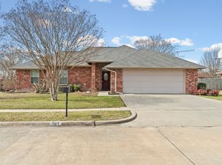 904 Roseanne Dr, Commerce, TX 75428