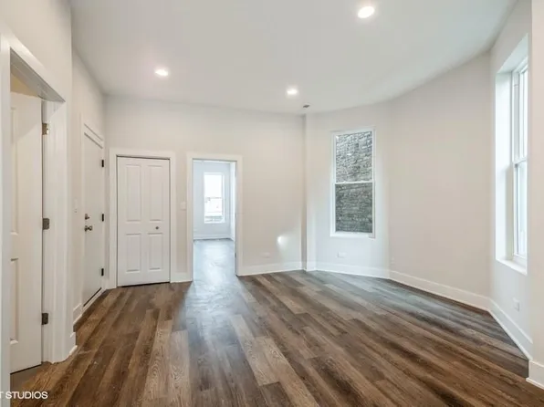 853 W Addison St #2, Chicago, IL 60613