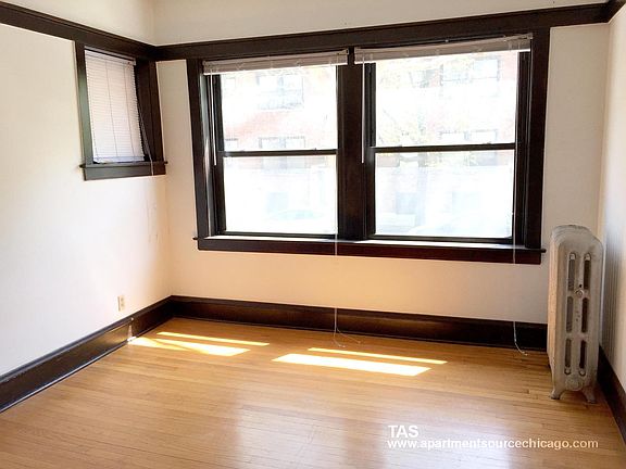 2nd image of 3518 N Greenview Ave #3