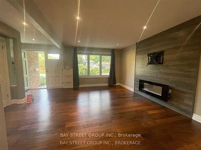 2131 Sunnyvale Dr — Photo 3
