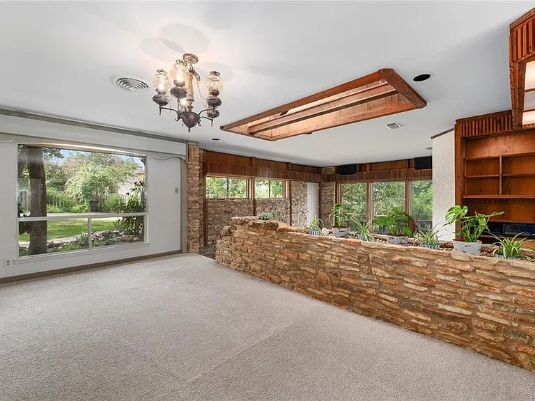 610 Lancelot Way — Photo 19