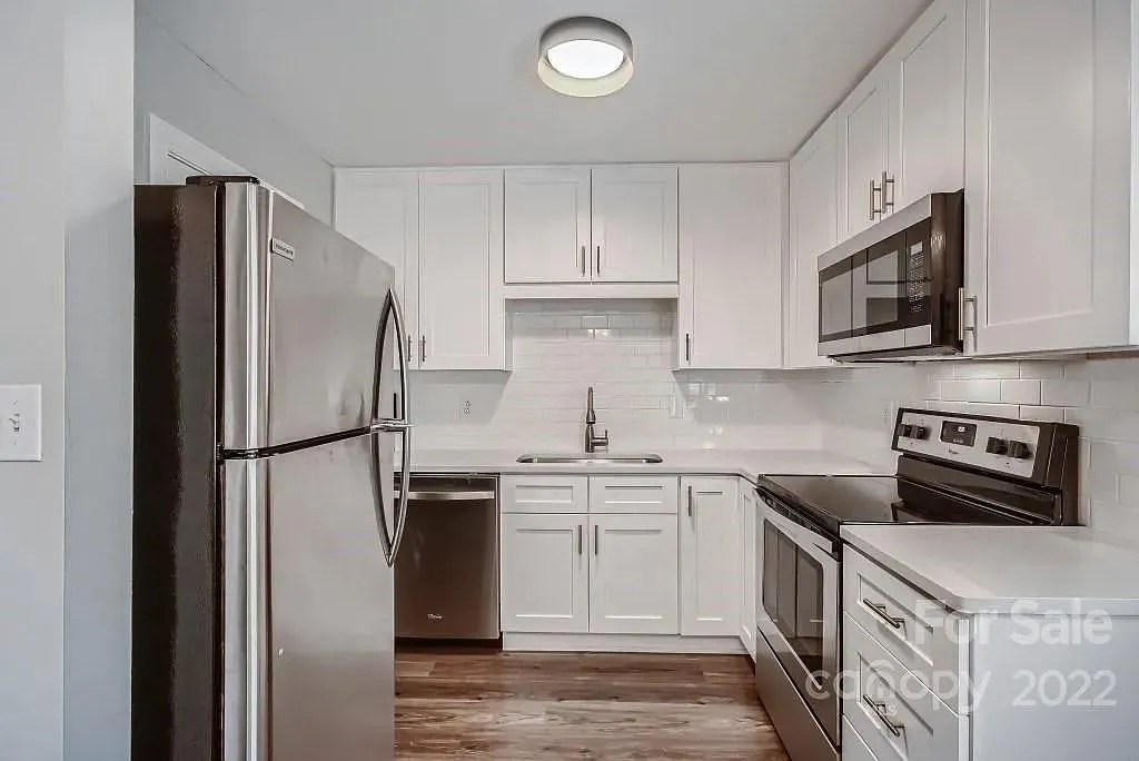 2 bed, 1.5 bath, 964 sqft, $1,995 — Photo 1