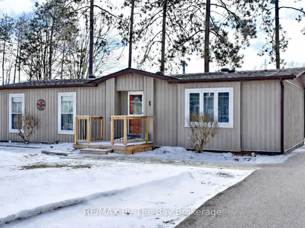 1 Golf Ave, Wasaga Beach, ON L9Z 1K2