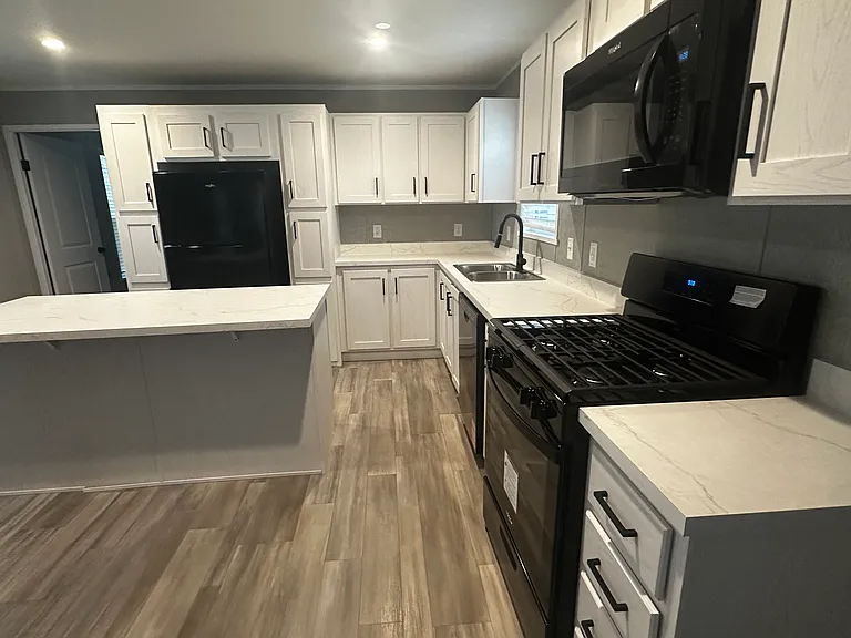738 Waltham Dr — Photo 3