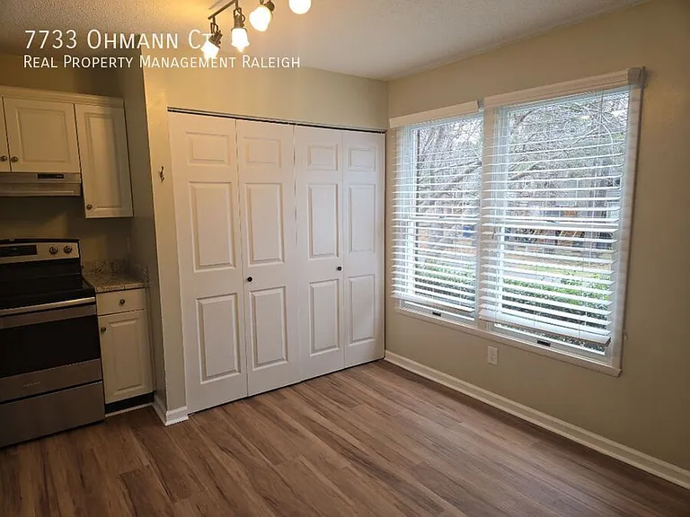 7733 Ohmann Ct — Photo 3