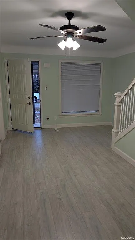 4 bed, 1.0 bath, 1064 sqft, $2,300 — Photo 2