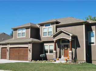 27907 E Lake Point Dr, Lees Summit, MO 64034